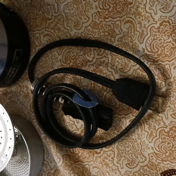 Antique Electric travel coffee percolator with 2 small mugs - Picture 10 of 15